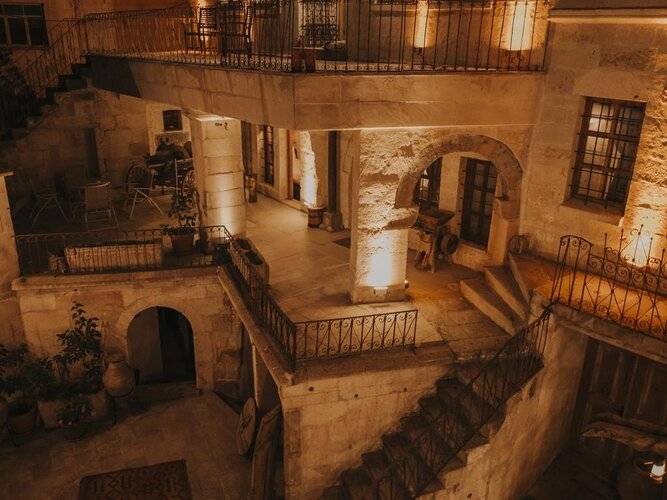 Eagle Cave Inn