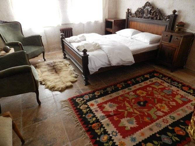 Eagle Cave Inn