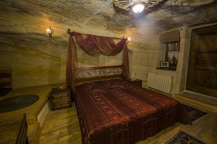 Assiana Cave House