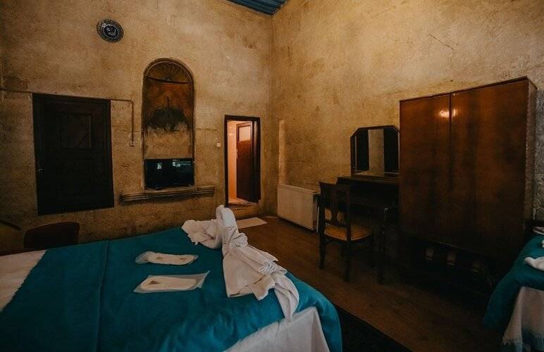 Born Hotel Old House