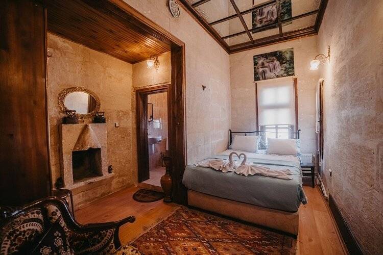 Born Hotel Old House