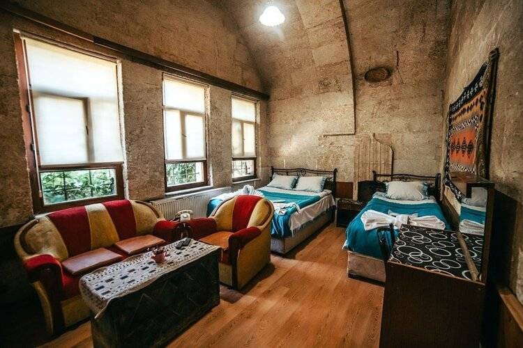 Born Hotel Old House