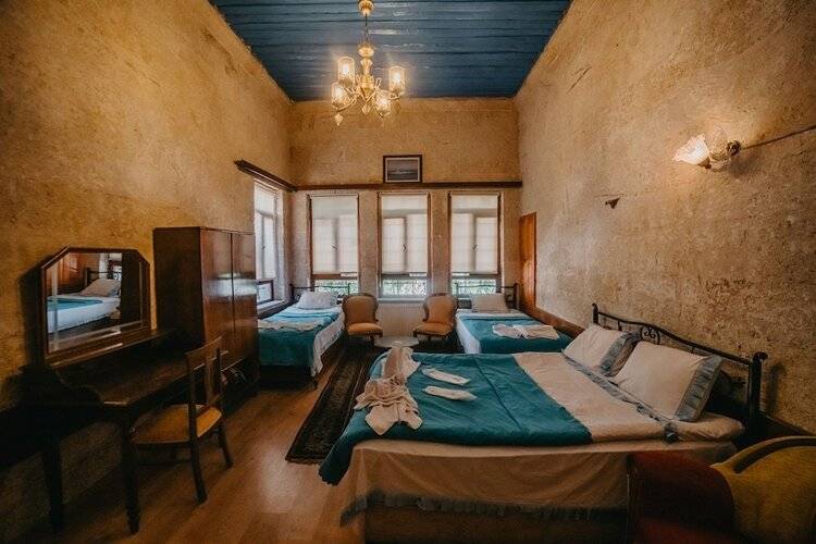 Born Hotel Old House