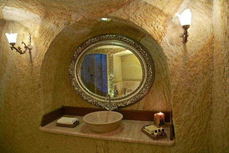 Golden Cave Suites