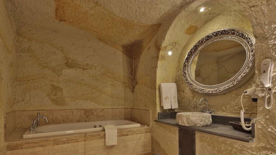 Golden Cave Suites