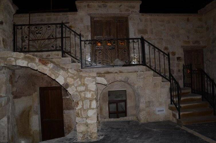 Golden Cave Suites