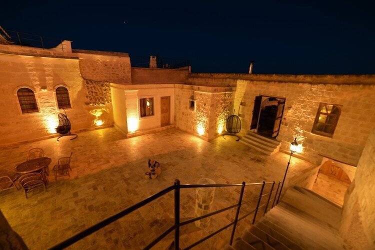 Crassus Cave Hotel