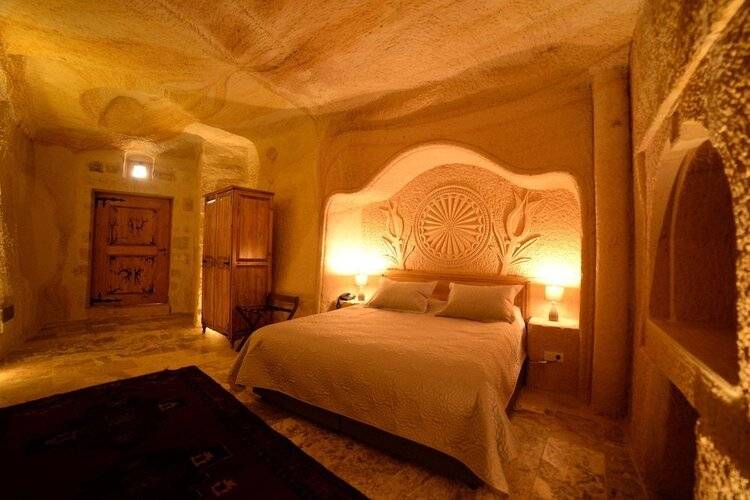 Crassus Cave Hotel