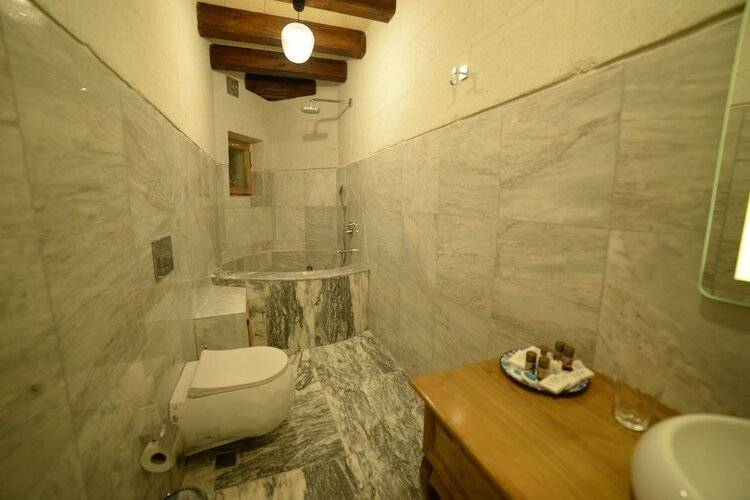 Crassus Cave Hotel