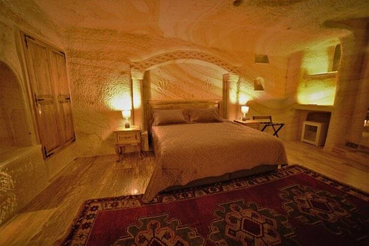 Crassus Cave Hotel