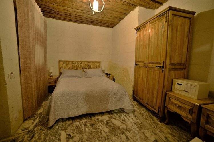 Crassus Cave Hotel