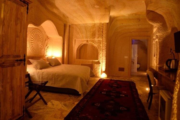 Crassus Cave Hotel