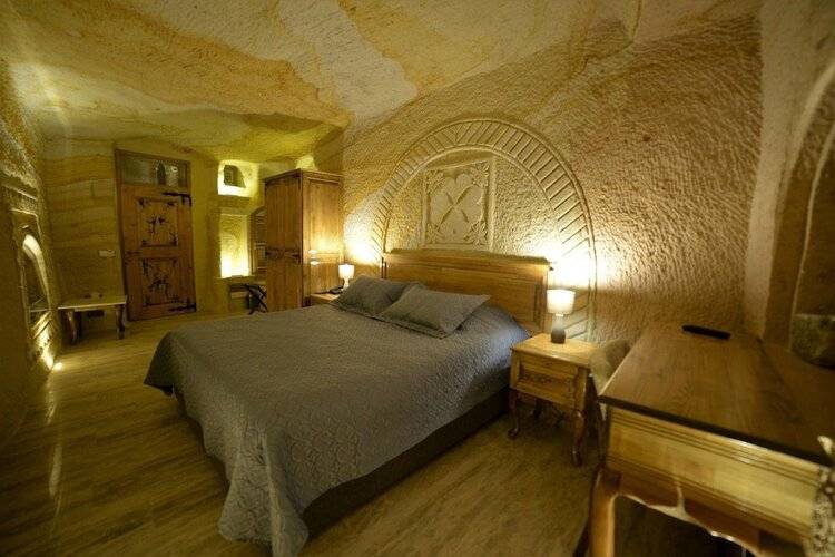 Crassus Cave Hotel