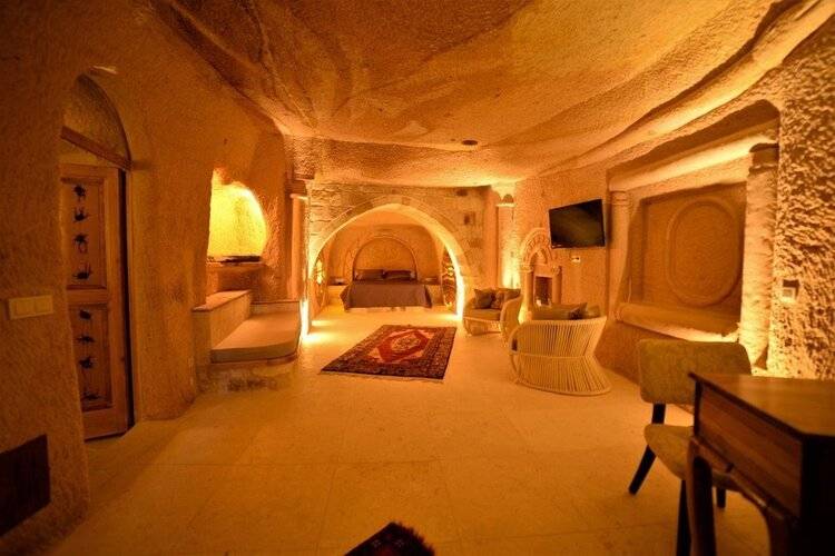 Crassus Cave Hotel