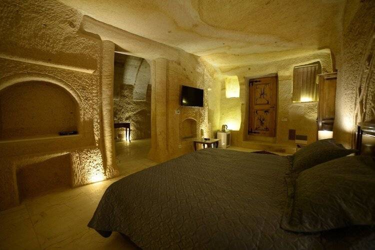 Crassus Cave Hotel