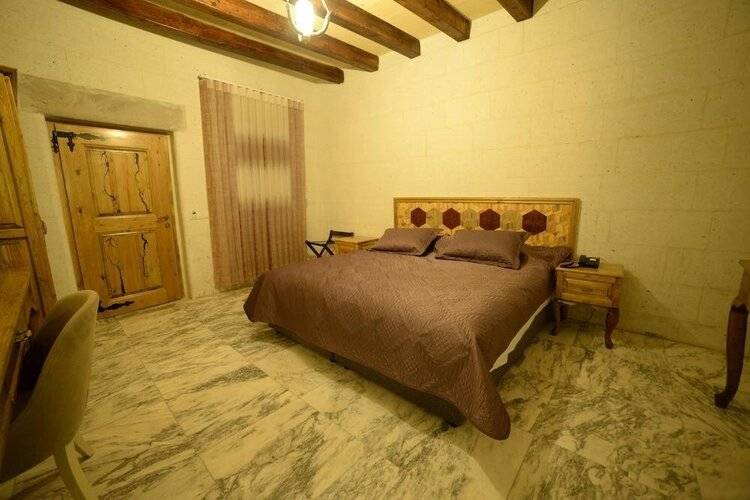 Crassus Cave Hotel