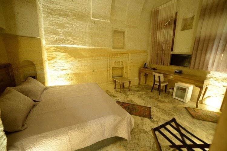 Crassus Cave Hotel