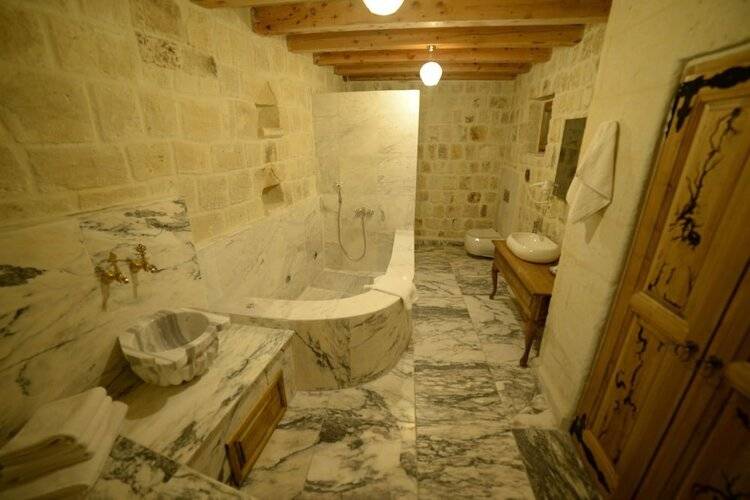 Crassus Cave Hotel