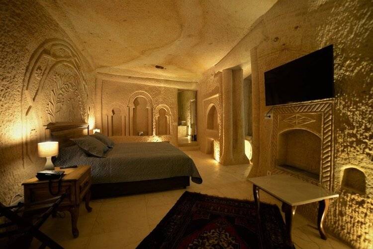 Crassus Cave Hotel