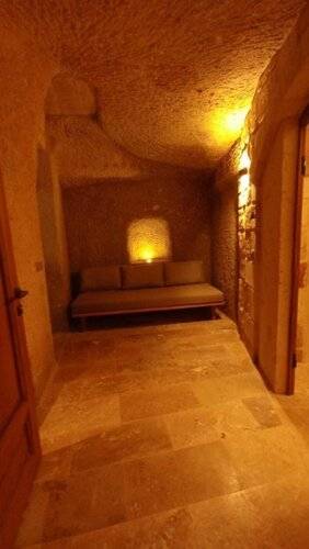 Evanthia Cave Suites
