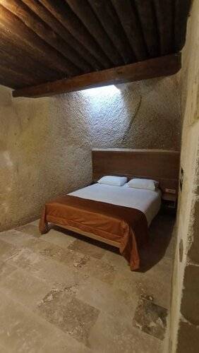 Evanthia Cave Suites