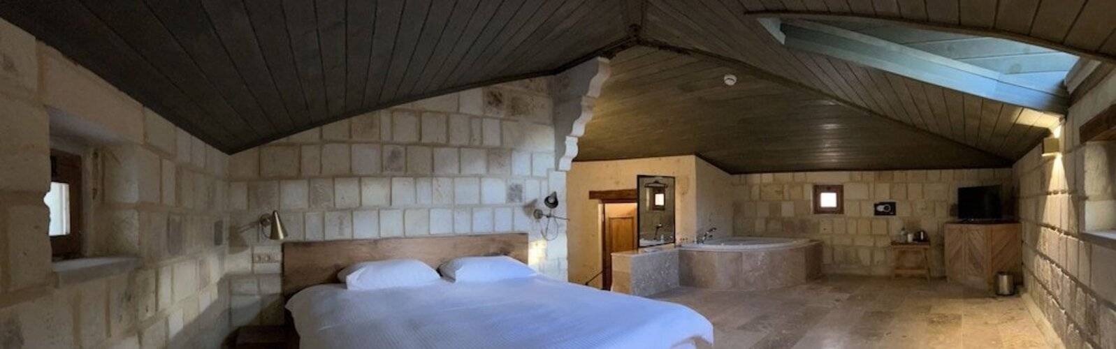 Evanthia Cave Suites