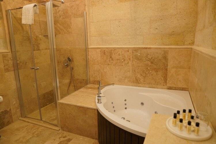 Evanthia Cave Suites