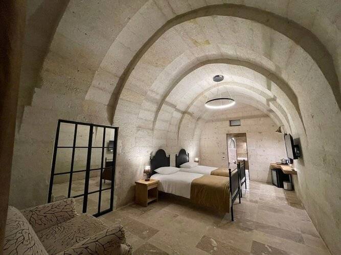 Evanthia Cave Suites