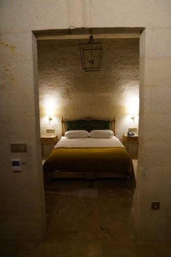 Evanthia Cave Suites