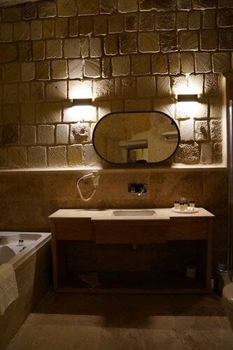 Evanthia Cave Suites