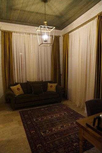 Evanthia Cave Suites