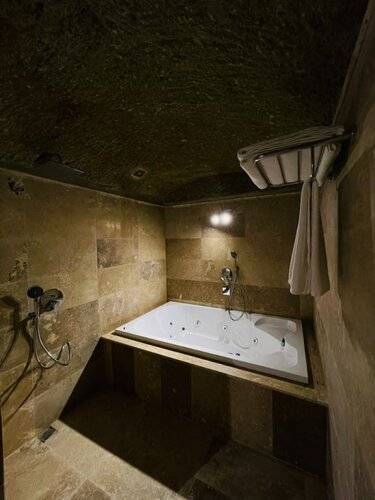 Evanthia Cave Suites