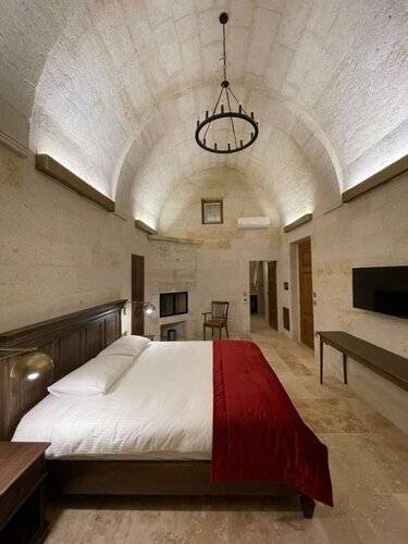 Evanthia Cave Suites