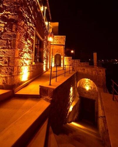 Megaron Cave Hotel