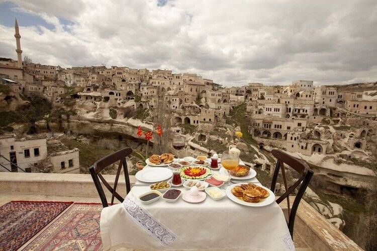 Narcissos Cave Hotel