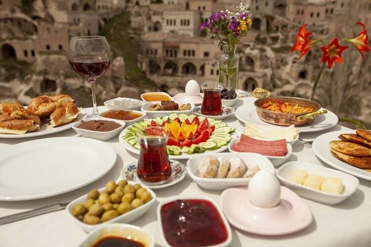 Narcissos Cave Hotel