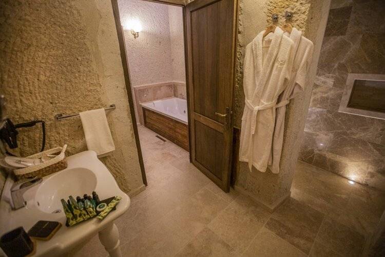 Nino Cave Suites