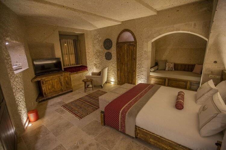 Nino Cave Suites