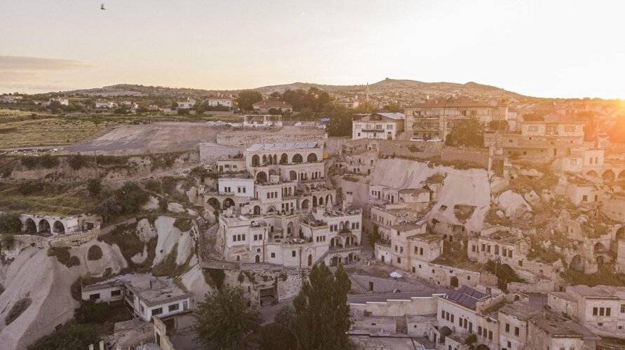 Nino Cave Suites