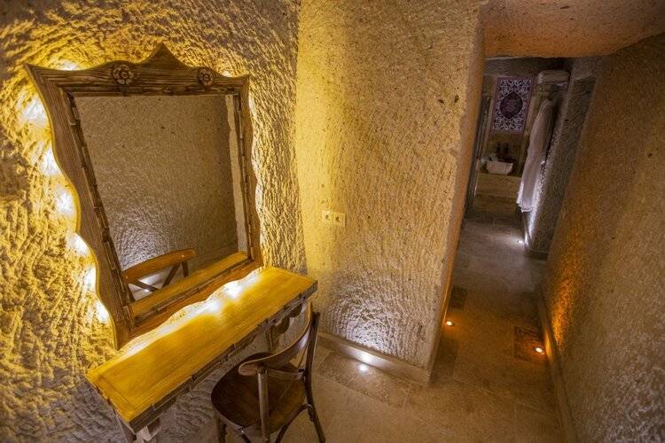 Nino Cave Suites