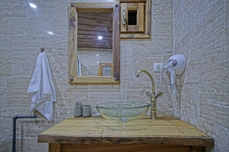 Vigneron Cave Hotel