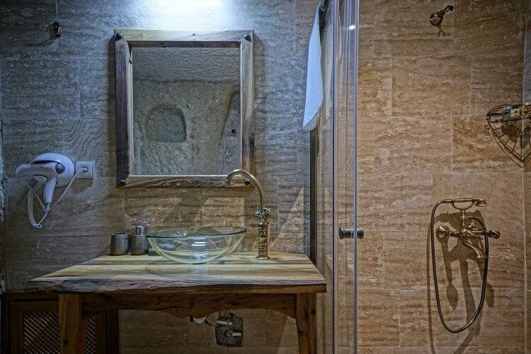 Vigneron Cave Hotel