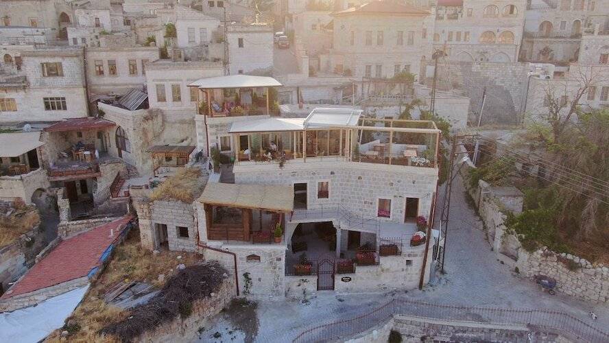 Vigneron Cave Hotel