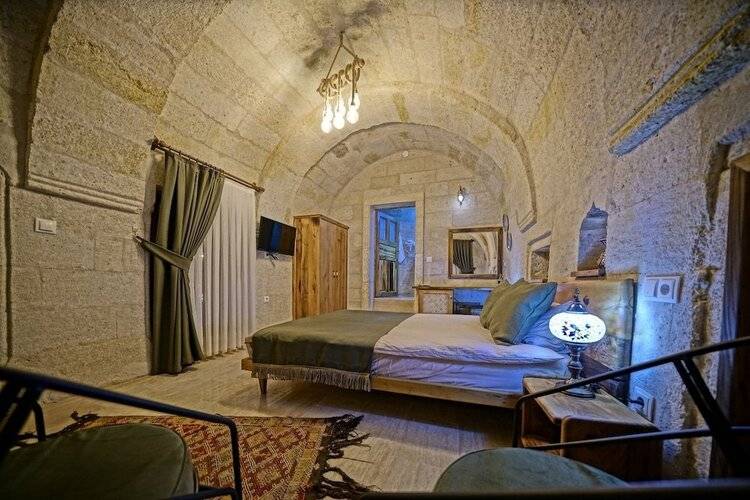 Vigneron Cave Hotel