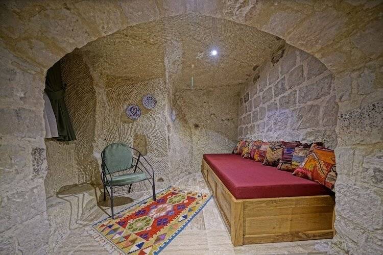 Vigneron Cave Hotel