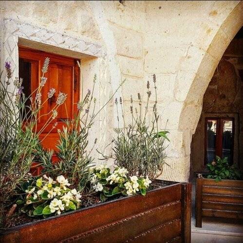 Vigneron Cave Hotel