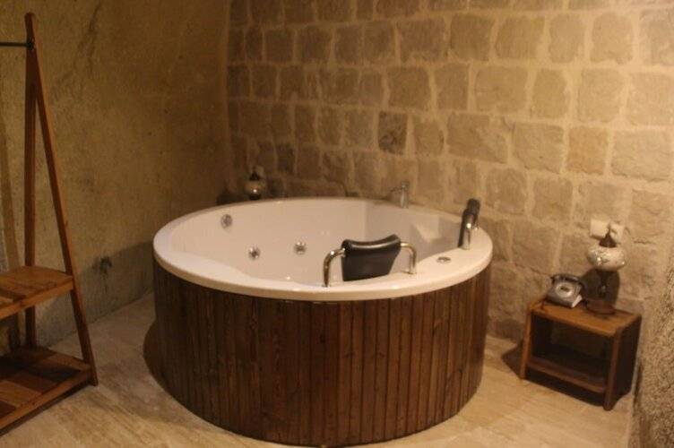 Vigneron Cave Hotel
