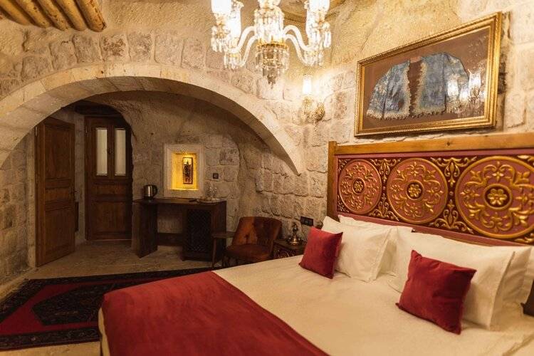 Solo Cave Suites