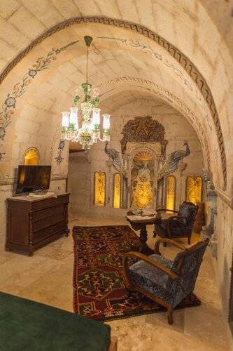 Solo Cave Suites