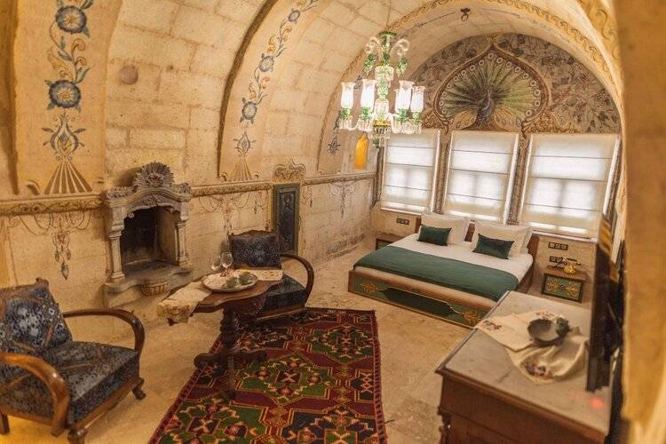 Solo Cave Suites